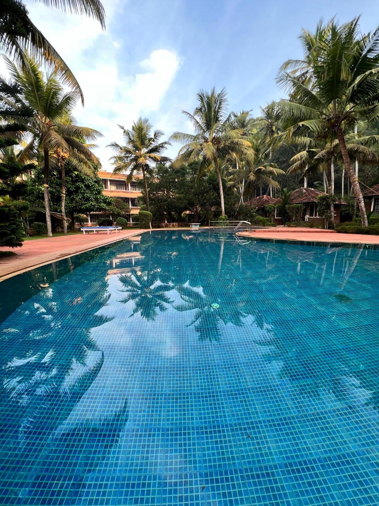 Abad Harmonia Ayurvedic Beach Resort Kovalam Eksteriør bilde